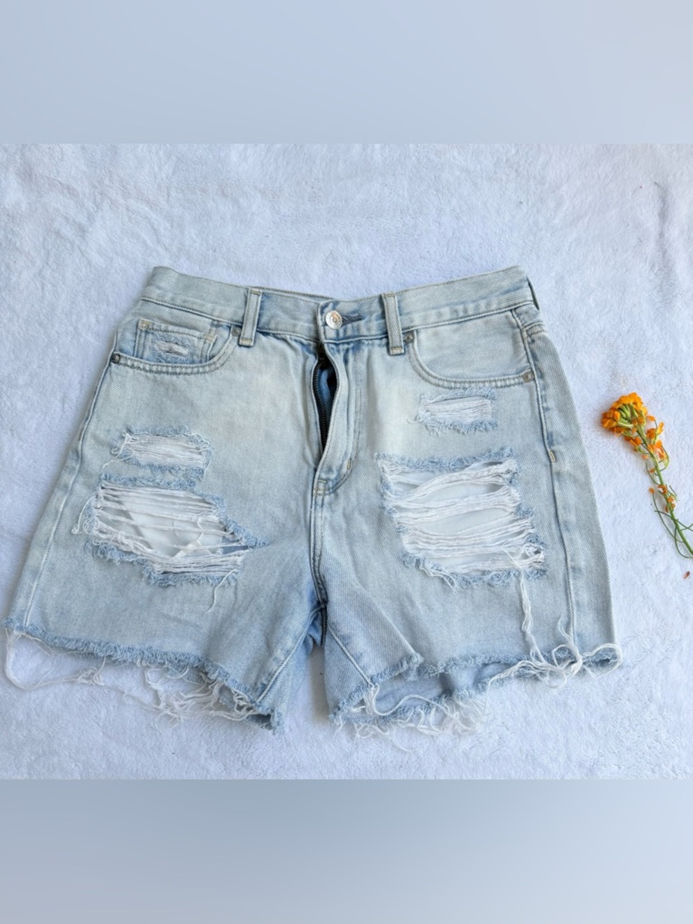 American Eagle Light Blue Distressed Denim Women's Shorts size 2